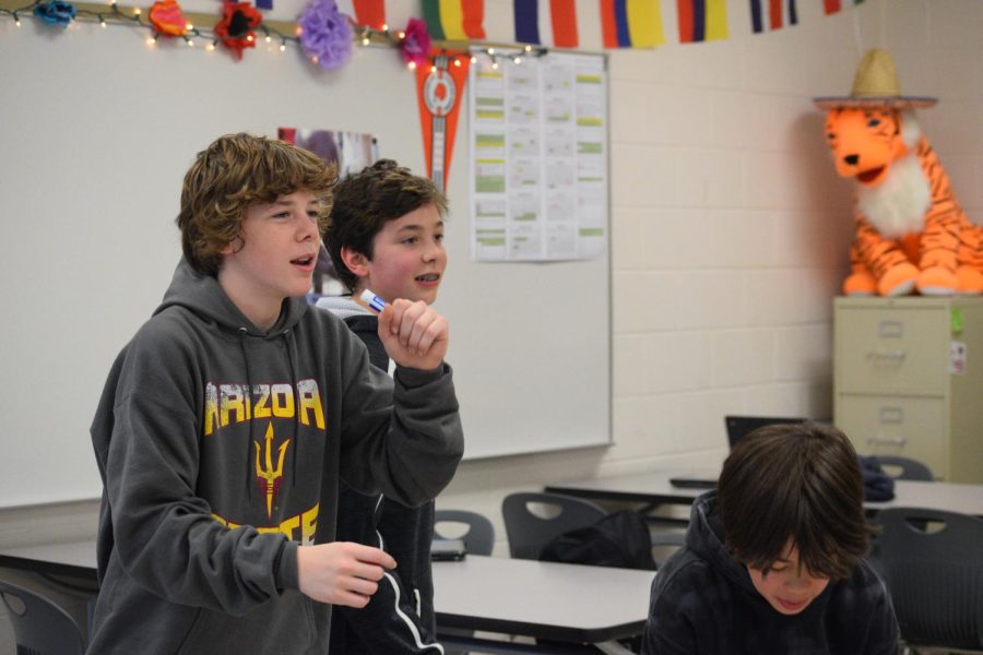 Brady Kaas and Jake Vasko complete an activity in Spanish class.
