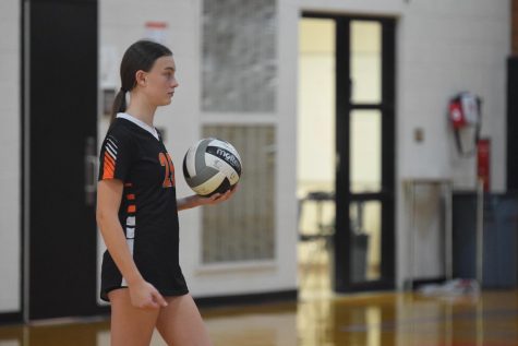 Volleyball Team Plays Cuyahoga Heights on August 29