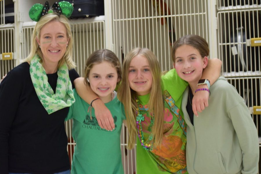 Students, staff celebrate St. Patricks day with green outfits