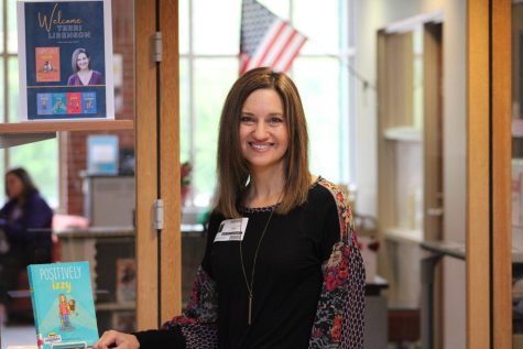 Terri Libenson standing in front of the Innovation Center before her assembly. 